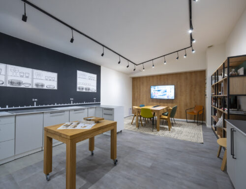 Dřevo, kov a&nbsp;kámen: Jak správně kombinovat materiály?