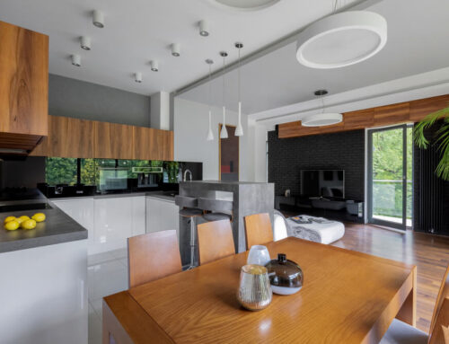 Sklo „Lacobel“ vs. Lamino: Kdy se vyplatí připlatit za lesk