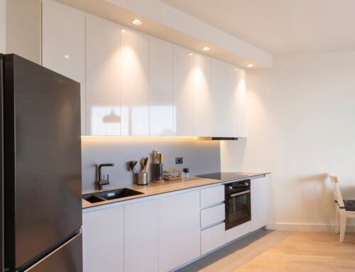 Mat nebo lesk? Jak vybrat povrch kuchyně a&nbsp;skříní, abyste nelitovali