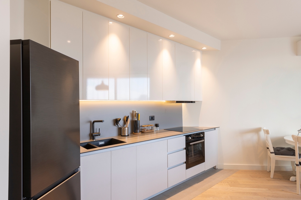 Interiér kuchyně s novými spotřebiči